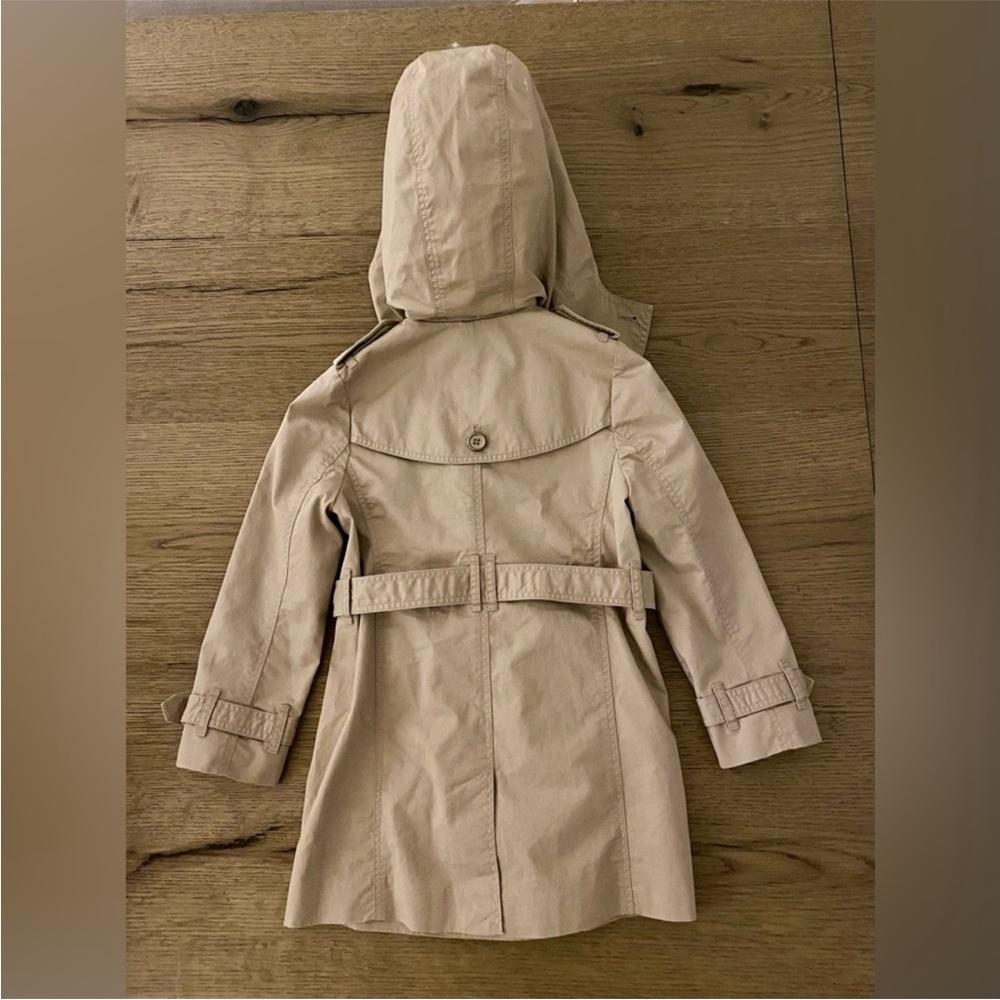 Burberry girl’s trench coat with detachable hood!! Beige /khaki color!! Size 5Y! - Picture 8 of 8